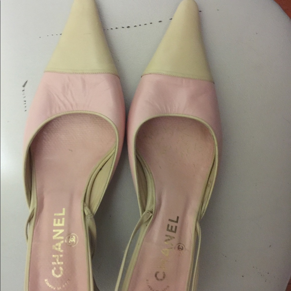 SOLD Authentıc Chanel kıtten heels